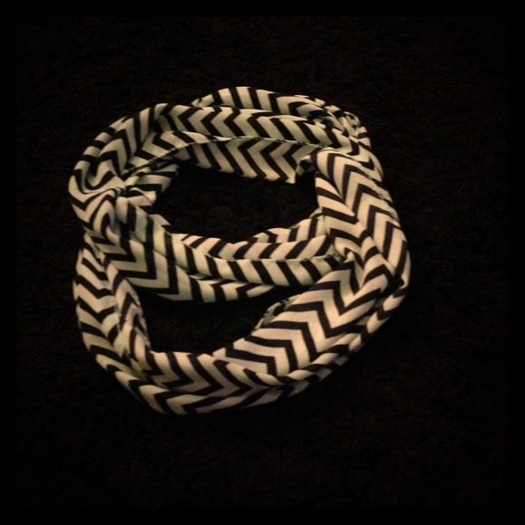 Mint green & black chevron infinity scarf NWOT