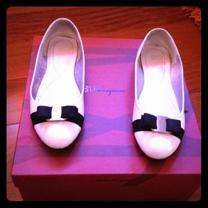Ferragamo bow flats Varina Authentic