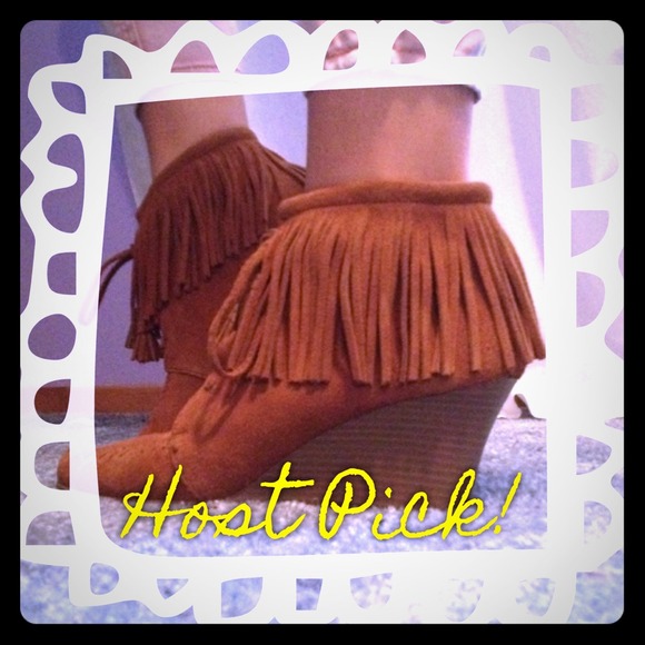 🚨TRADED🚨 Minnetonka fringe booties🍂🍃😘