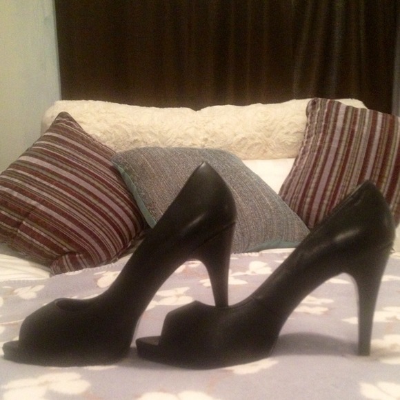 CHRISTIN MICHAELS heels❤ - Picture 2 of 3