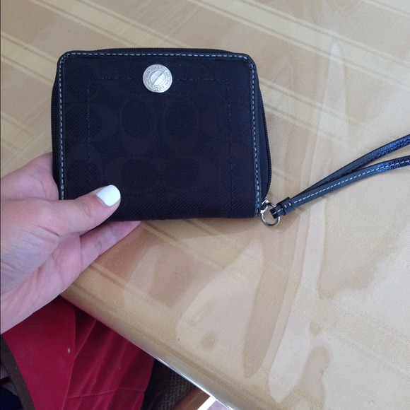 🚫Sold🚫Authentic Coach wallet - Picture 2 of 4