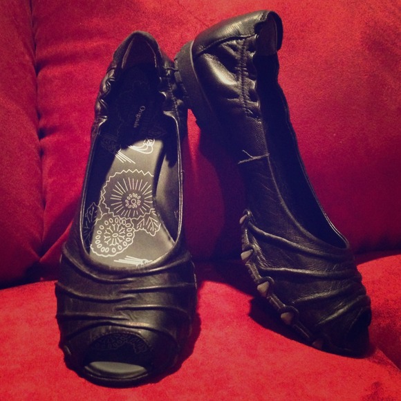 Black Skecher Peep-Toe Flats