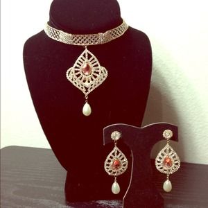 Gold necklace+earrings