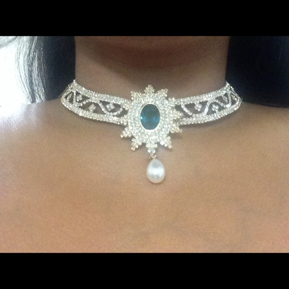 Gold necklace+earrings - Picture 2 of 3