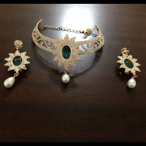 Gold necklace+earrings - Picture 3 of 3