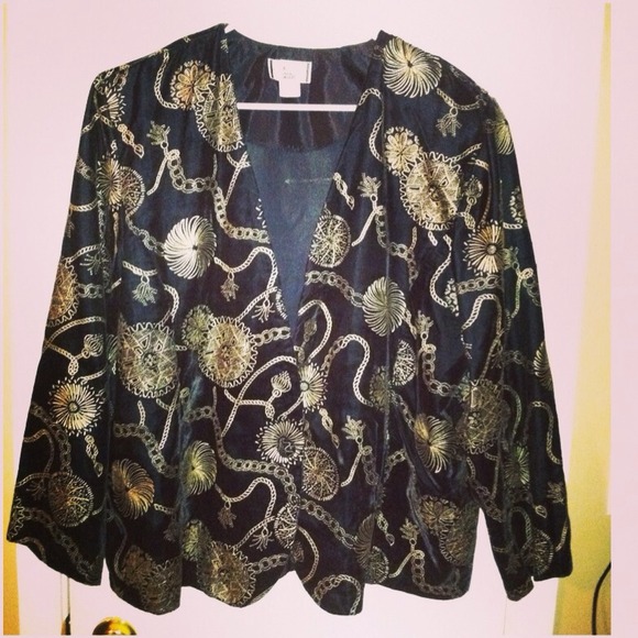 🎉BOGO SALE🎉: Black and Gold Vintage Jacket