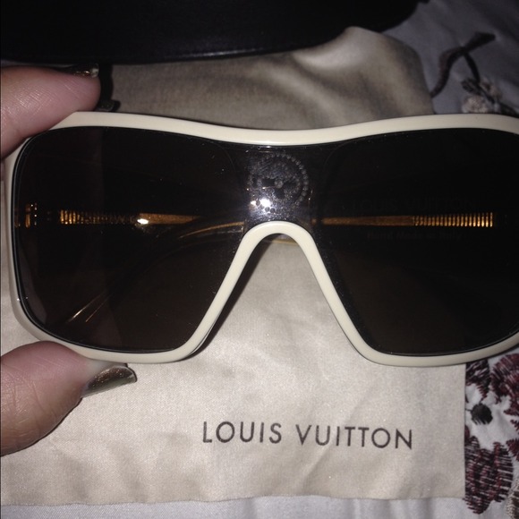 Louis Vuitton Beige Sunglasses - Picture 2 of 5