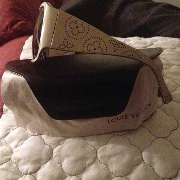 Louis Vuitton Beige Sunglasses - Picture 3 of 5