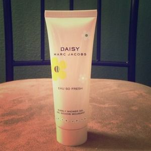 New: Marc Jacobs Daisy Shower Gel!!
