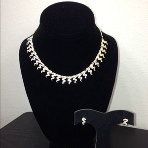 Light weight, gold and diamond necklace+earrings