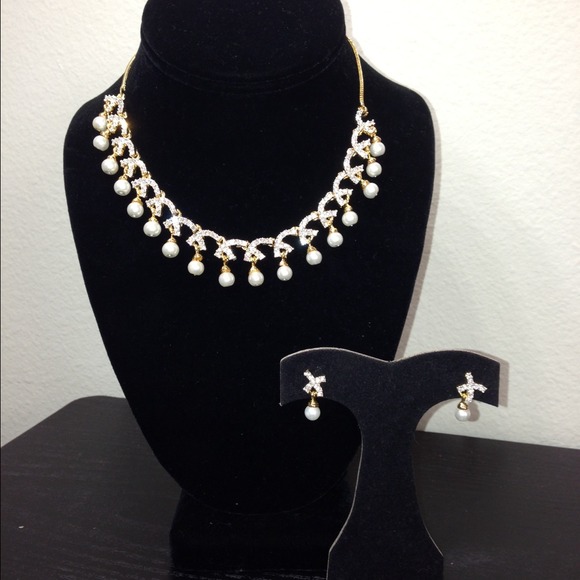 Gold with pearl delicate necklace set