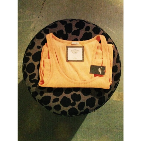 Perf Stretch Orange Tank 💛 - Picture 2 of 2