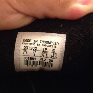 Black and pink nike walking sneakers.