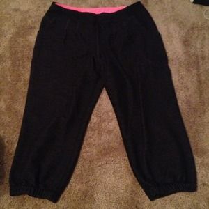 Lululemon size 10 black/gray crop