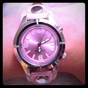 🚫 SOLD 🚫Light pink watch