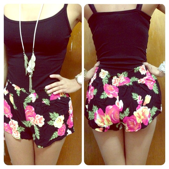 ***SOLD*** Floral shorts - Picture 1 of 3