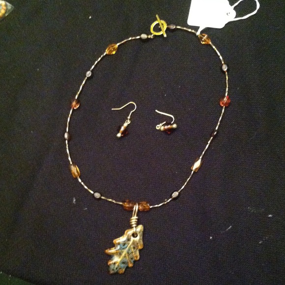 Necklace & earring set