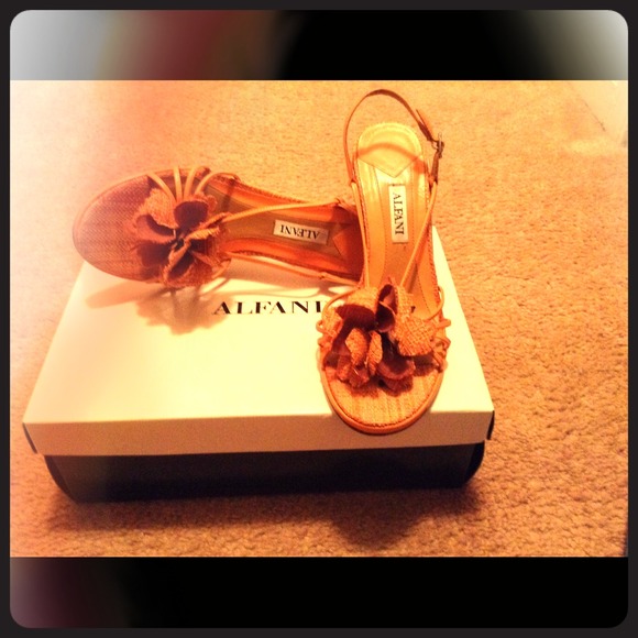 👣Alfani Peach Sandals👣