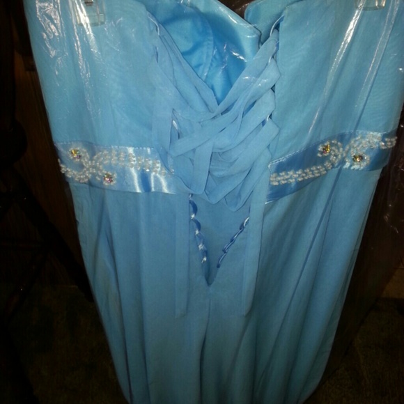 Prom dress - Picture 3 of 4