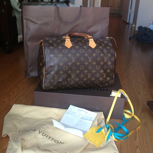 100% authentic LOUIS VUITTON speedy 35!
