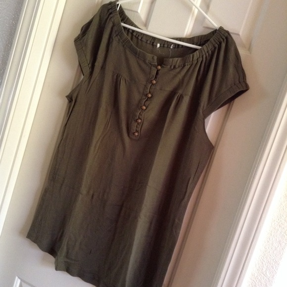 ❌SOLD❌ Olive Green Top