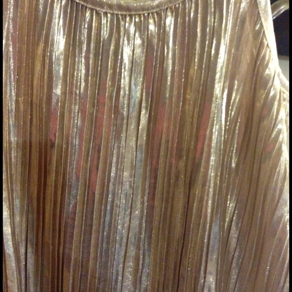 **SOLD** Cute pleated gold top NWOT - Picture 2 of 4