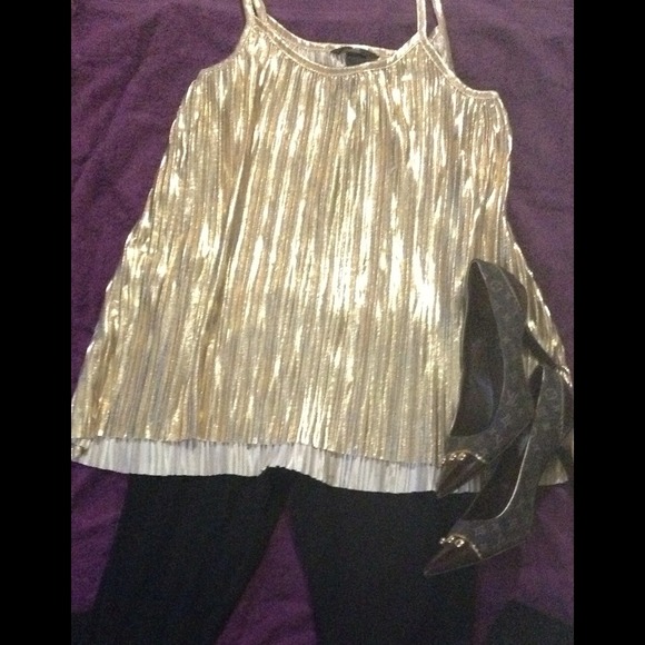 **SOLD** Cute pleated gold top NWOT - Picture 3 of 4