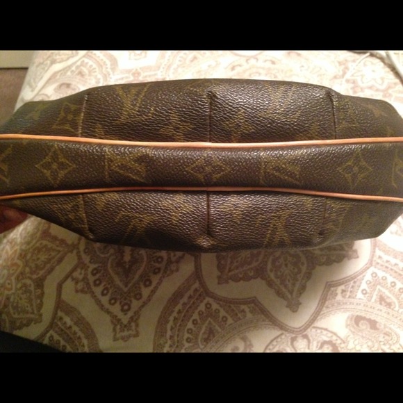 Louis Vuitton croissant!! - Picture 2 of 4