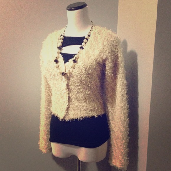 ❌❌SOLD❌❌ Ivory Cardigan small