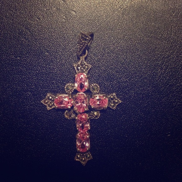 SOLD 🚫🚫.925 cross with pink stones