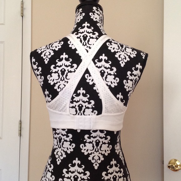 💔SOLD💔NWOT Victoria's Secret VSX Sport Bra - Picture 2 of 3