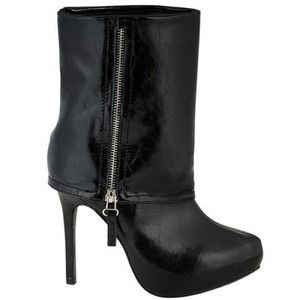 For @meeko01 size 8 boots!