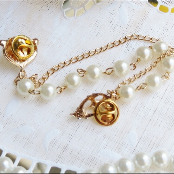 🚫SOLD🚫Foxy Pearl Chain Tassel Brooch Pin - Picture 2 of 2