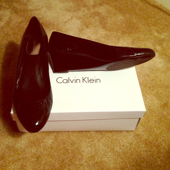 Calvin Klein Baylor Snake black size 9 wedge
