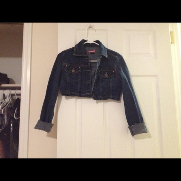 Cropped denim jacket