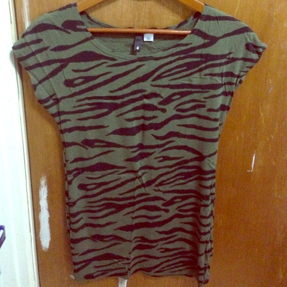 Olive green zebra print tee