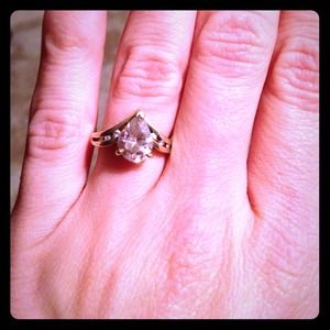 10k gold ring with pink ice stone and 6 cz accents