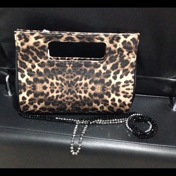 Clutches & Wallets - 🌟TODAY ONLY🌟Leopard Print Clutch