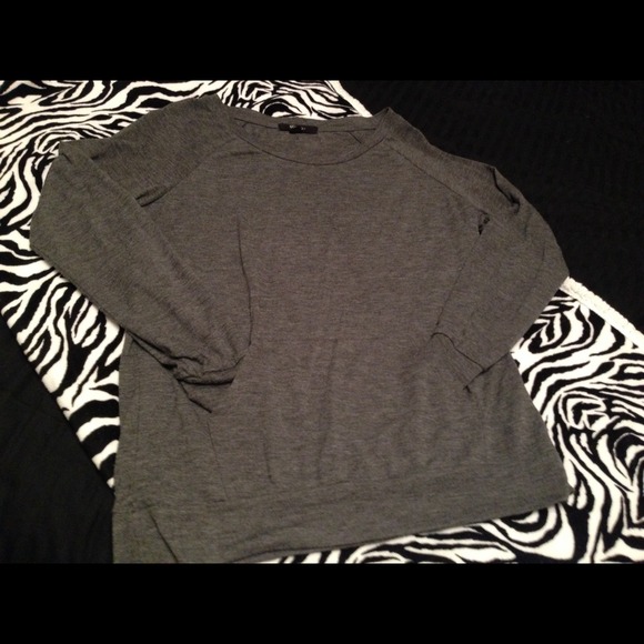 Long sleeve top with kangaroo pocket in front - Picture 1 of 1