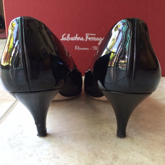 SALVATORE FERRAGAMO | Dalia Black Patent Heels 6 - Picture 2 of 8