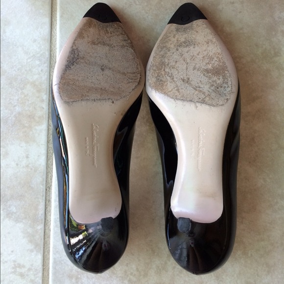 SALVATORE FERRAGAMO | Dalia Black Patent Heels 6 - Picture 4 of 8