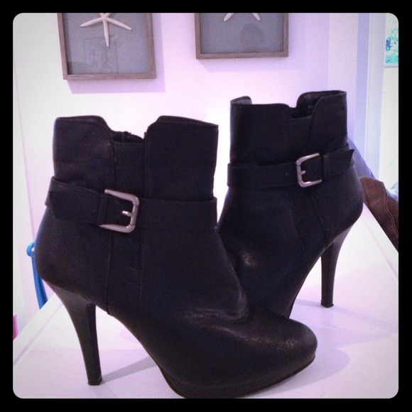 Kelly & Katty Boots - Faux Leather Black booties