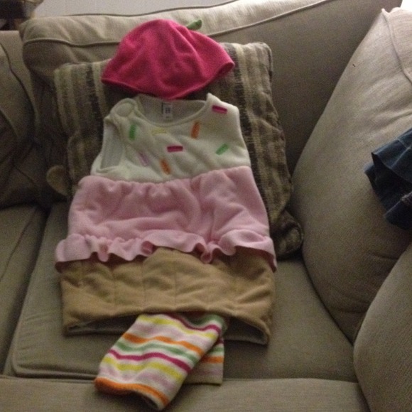 Bundled 4t cupcake costume