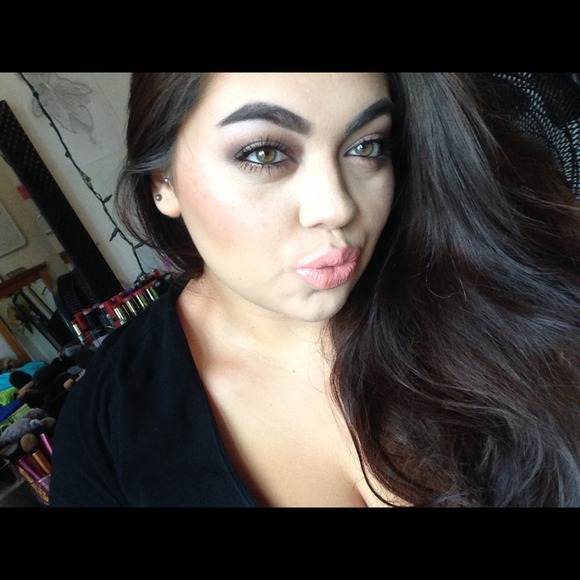 ❗MEET YOUR SELLER😊💋❗ - Picture 2 of 4