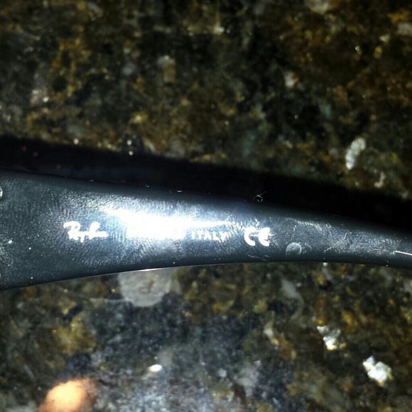 Ray Ban sunnies larger popular frame !!!! - Picture 2 of 4