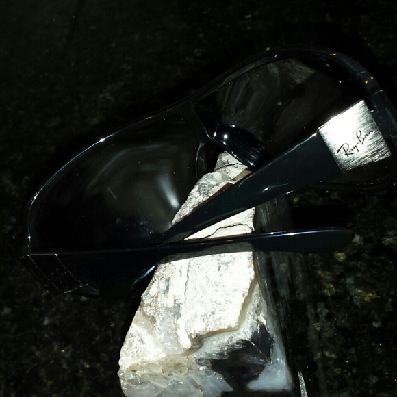 Ray Ban sunnies larger popular frame !!!! - Picture 4 of 4