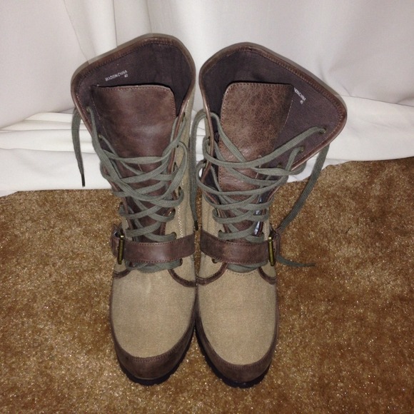 ALDO canvas and leather Military sneaker heel
