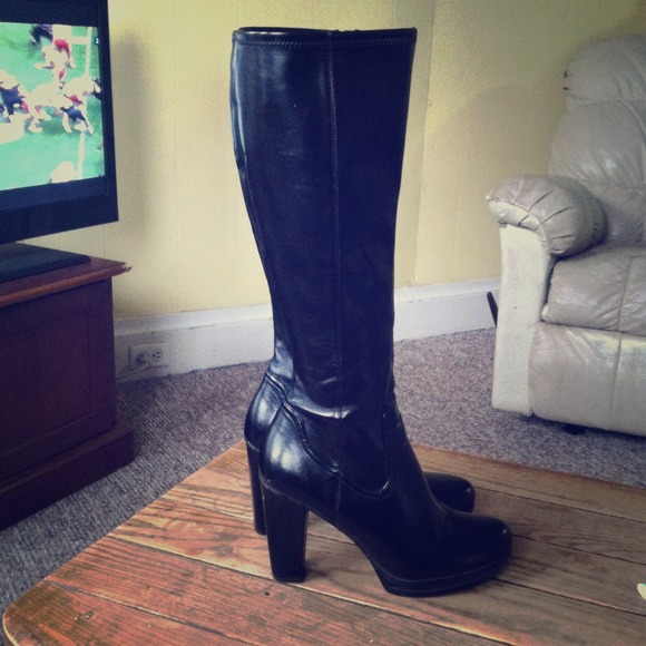 Kenneth Cole black boots