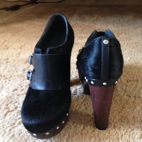💋 UGG booties heels - Picture 2 of 3