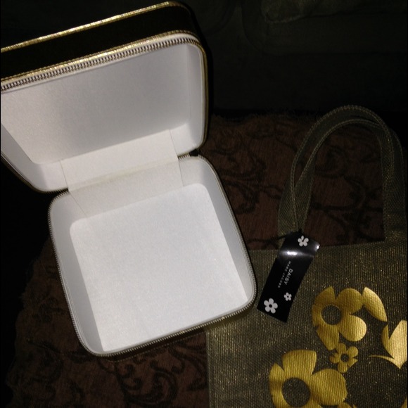 Marc Jacobs DAISY box and bagπππSOLDππΌππ - Picture 2 of 2